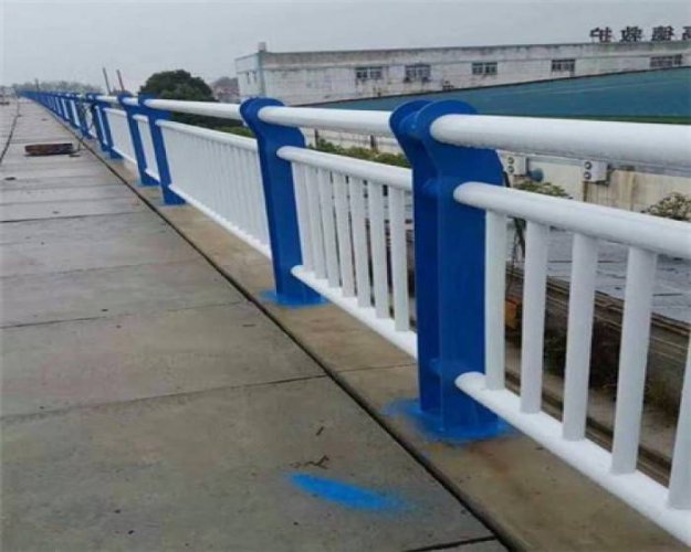 鹽源不銹鋼防撞護欄