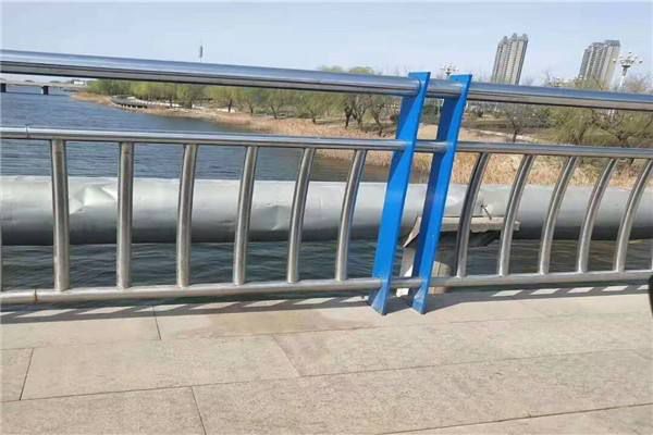 鹽源不銹鋼防撞護欄